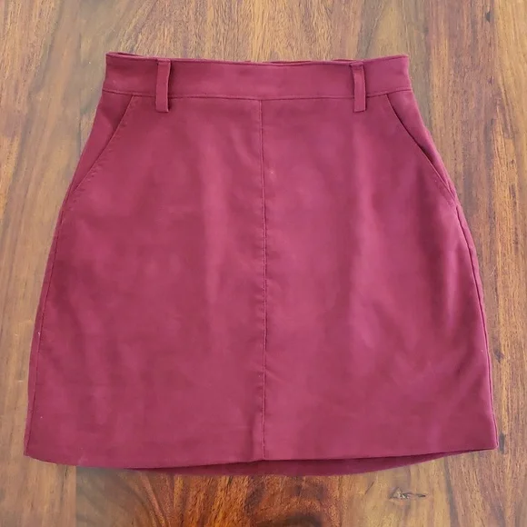 HOLLISTER Burgundy Faux Suede Skirt Ultra High Rise High-Waisted Exposed Zipper - Picture 2 of 13